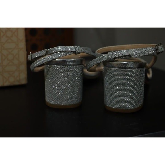 Badgley Mischka Danni II Low Block Heeled Strap Sandals Womens 10 Pumps Silver - Picture 5 of 8